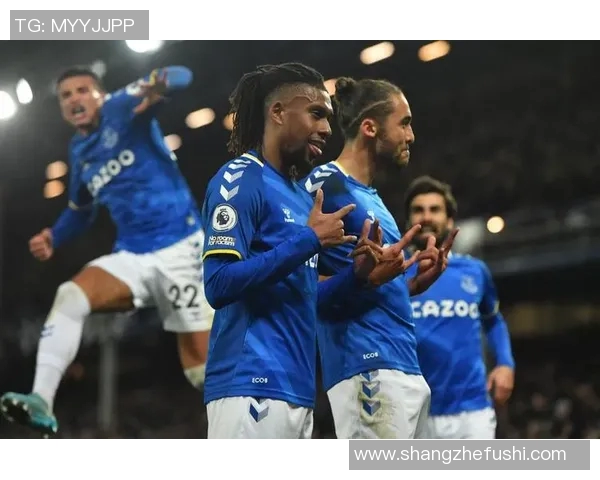 足球暴力现象的深层原因与应对策略探讨及其对社会的影响分析